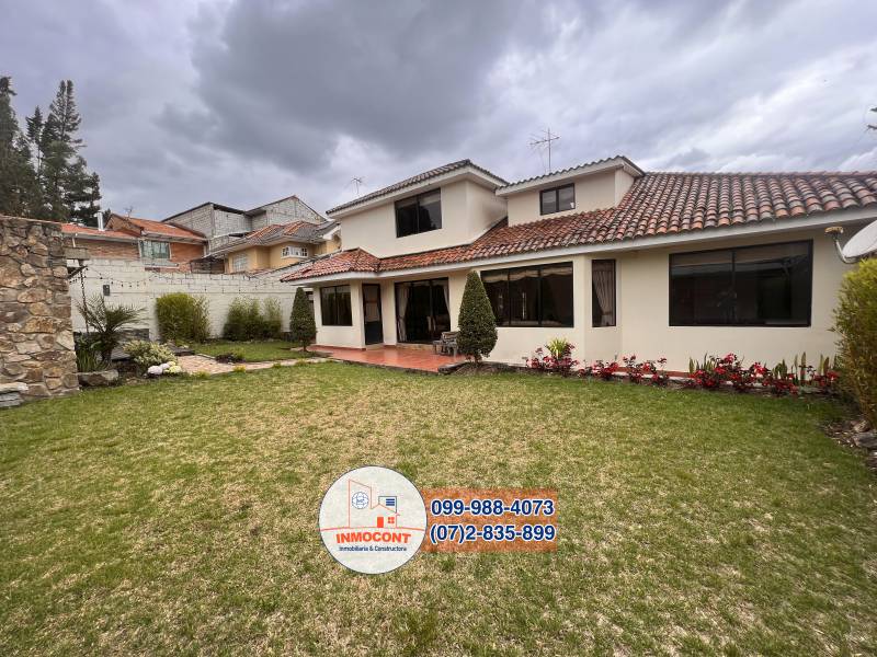 C1256 Casa amplia con áreas verdes y jardines en venta